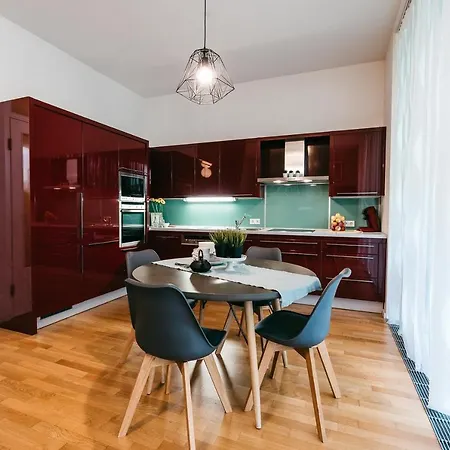 Apartment Luxury Downtown Mit Garage *