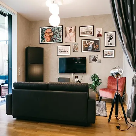 Luxury Downtown Mit Garage Apartment