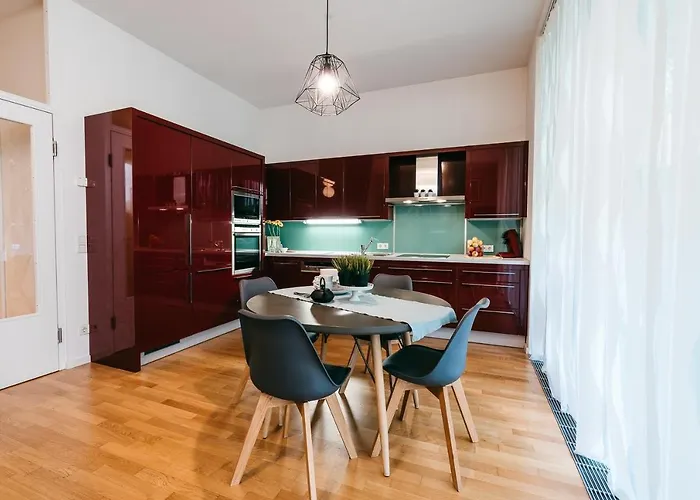 Apartment Luxury Downtown Mit Garage *