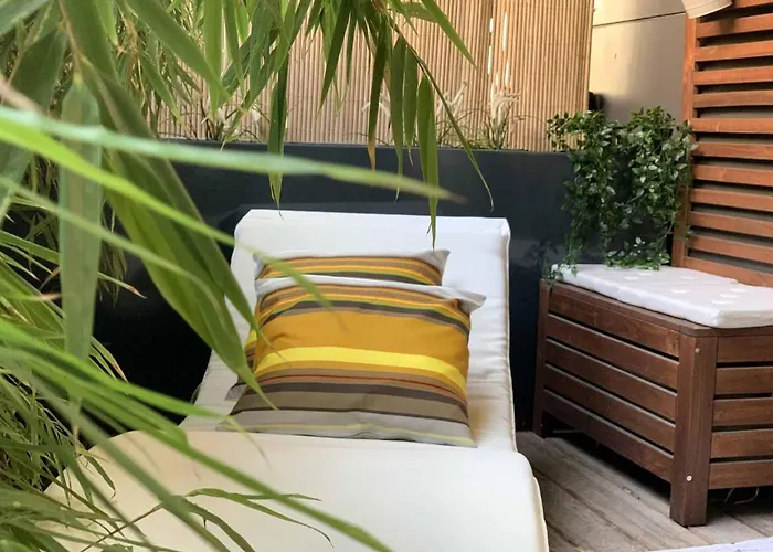 Luxury Downtown Mit Garage Apartment *